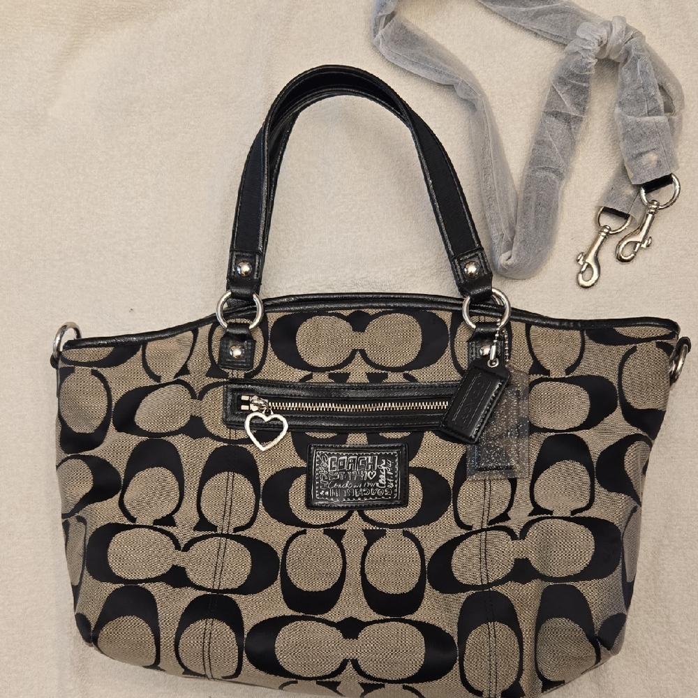 Coach Poppy Black and Tan Shoulder Bag